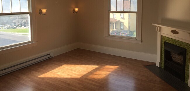 Building Photo - 160 S Wade Ave
