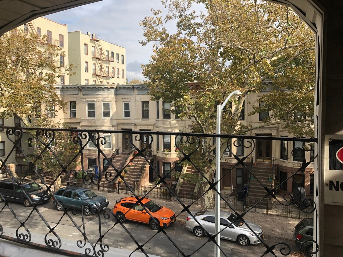 424 77th St Unit 3 floor, Brooklyn, NY 11209 424 77th St Brooklyn, NY