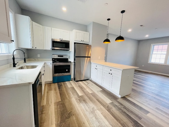 Photo - 487 Lincoln St Apartment