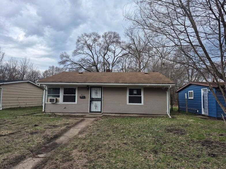 Foto principal - 3326 Delaware St