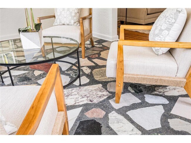 Foto del edificio - 1621 W 25th St