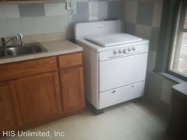 Foto del edificio - 296 E Main St