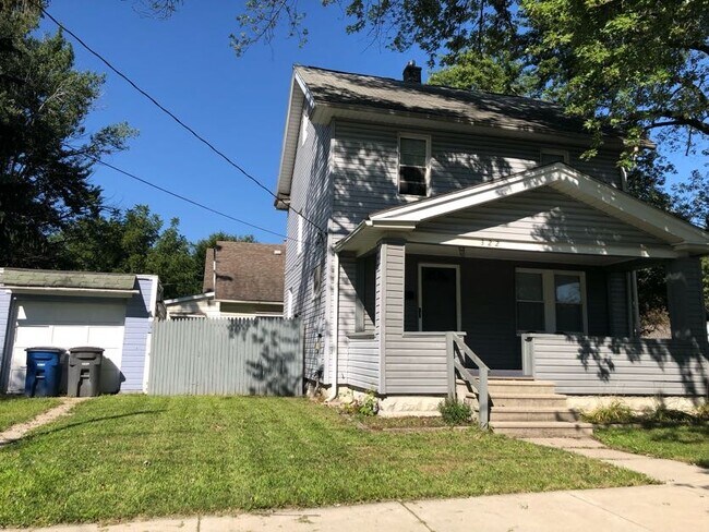 Foto del edificio - 322 Danberry St