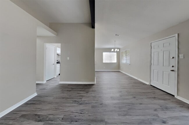 Building Photo - 17914 Autumn Hills Dr