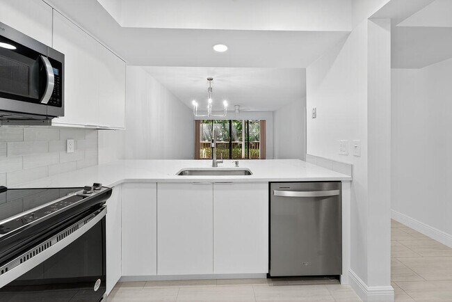 Foto del edificio - 114 Brackenwood Rd