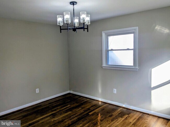 Foto del edificio - 4707 Mangum Rd