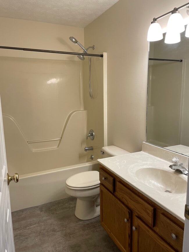 2nd full bathroom - 1216 W Broadway Ave