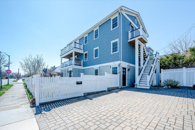 Building Photo - 555 Franklin Blvd