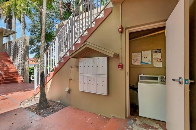 Foto del edificio - 6310 SW 79th St