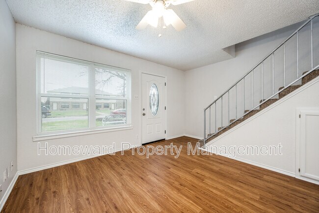 Foto del edificio - 604 Meadow View Ct