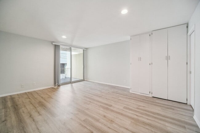 Interior Photo - 170 North Crescent Street