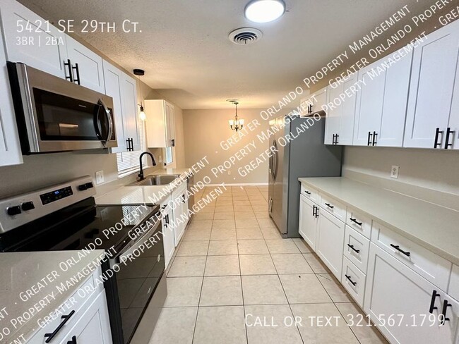 Building Photo - 1/2 month free rent - Home with 3/2 and la...