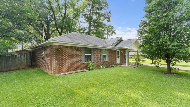 Building Photo - Charming Brick Home