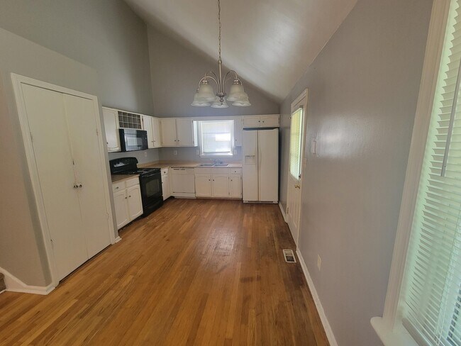 Foto del edificio - 1473 Mt Rainier Dr