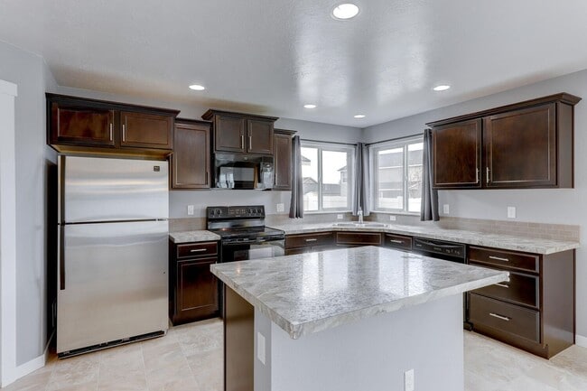 Building Photo - 4 Bed/2.5 Home In Kuna! - Pets Welcome!