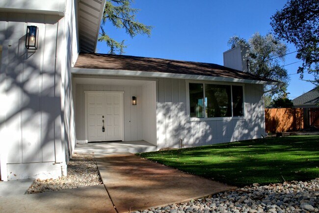 Foto del edificio - 604 Los Olivos Rd