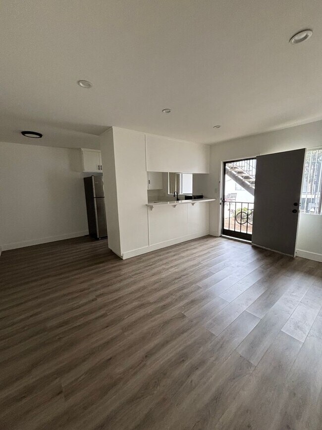 Foto del edificio - Upgraded 1 Bedroom In Torrance with Parkin...