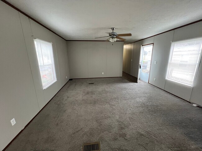 Building Photo - 133 Burch St