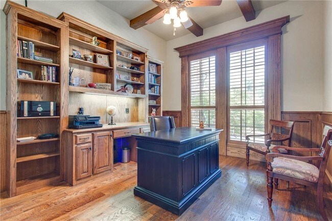 Building Photo - 701 Castle Rock Dr