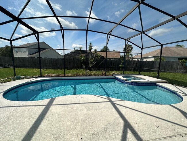 Building Photo - 2423 Willow Tree Ln