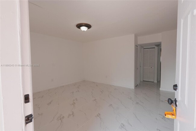 Foto del edificio - 1245 W 24th St