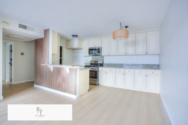 Foto del edificio - Modern High-Rise Living at La Fayette Park Towers