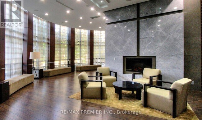 Photo du bâtiment - 330-2330 Burnhamthorpe Rd W