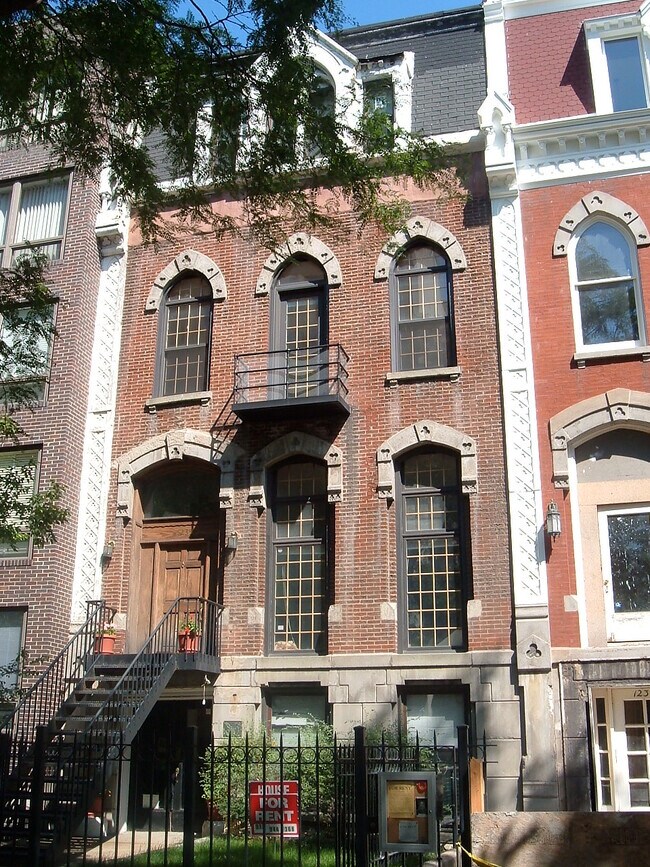 Building Photo - 1239 N Dearborn St