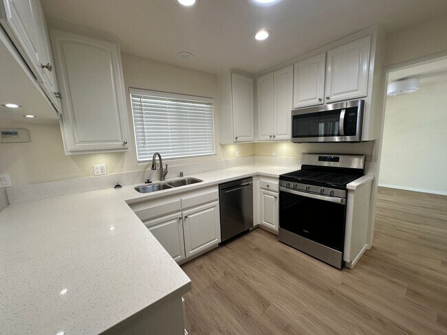 Foto del edificio - 3BD/3BA Ramona Home w/ Sparkling Pool – Scenic, Private, and Spacious