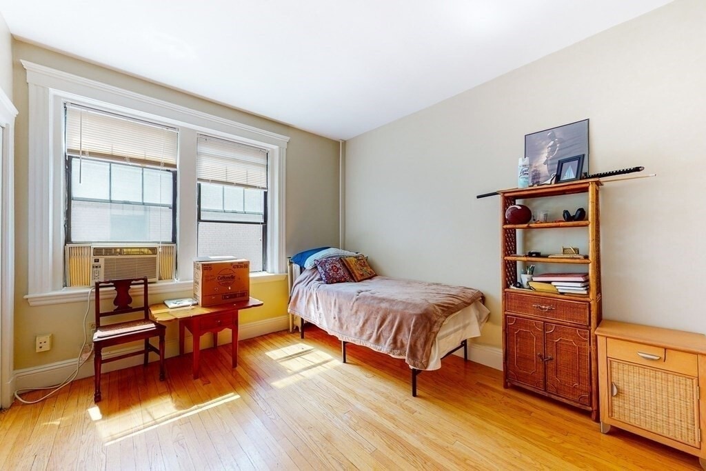 Primary Photo - 12 Sutherland Rd