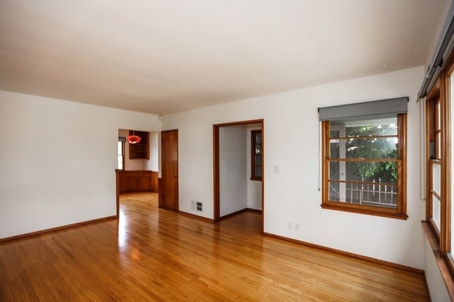 Wonderful layout - 1147 24th St