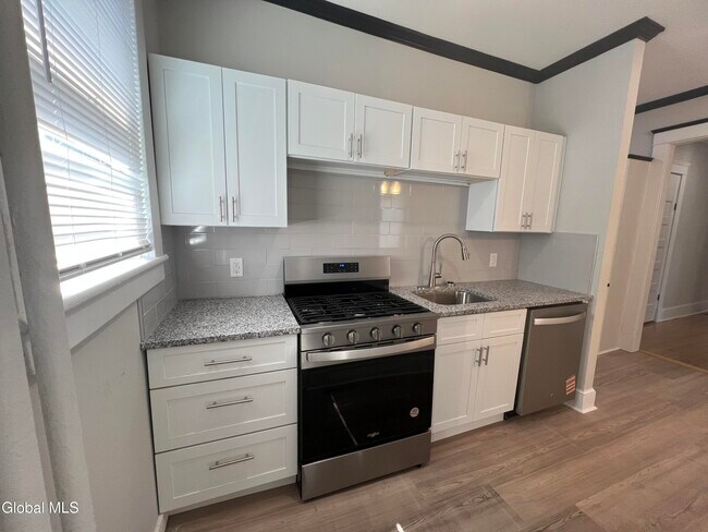 Foto del edificio - 1086 Wendell Ave