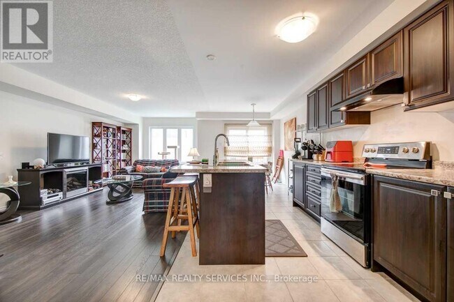 Photo du bâtiment - 7722 Redbud Ln