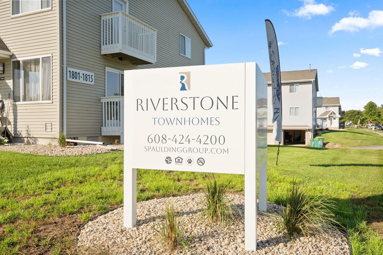 Foto principal - Riverstone Townhomes