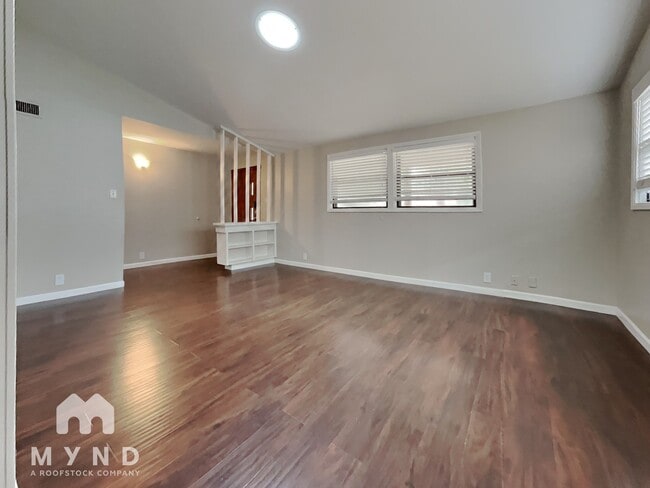 Building Photo - 925 Warren Way