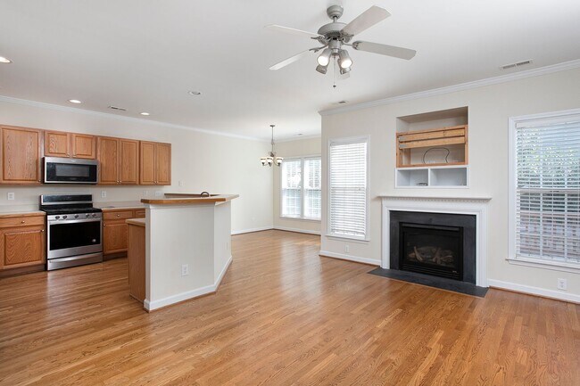 Foto del edificio - Beautiful 3 Bedroom/ 2.5 Bath Townhome in Northern Durham! Available Now!
