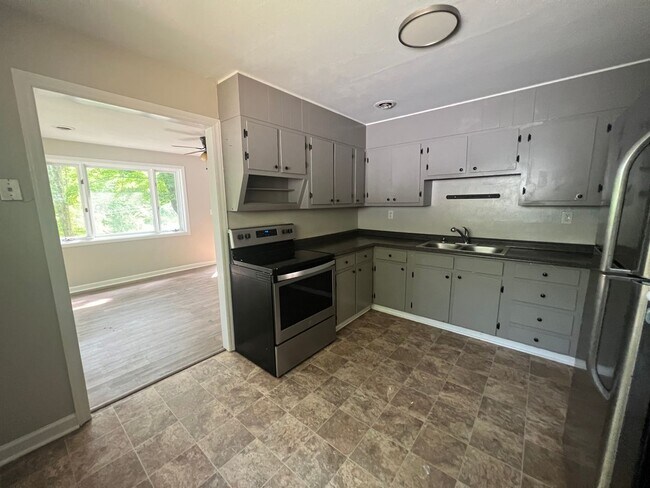 Foto del edificio - 5091 Lewis Rd 2bed/1bath Country living $1...
