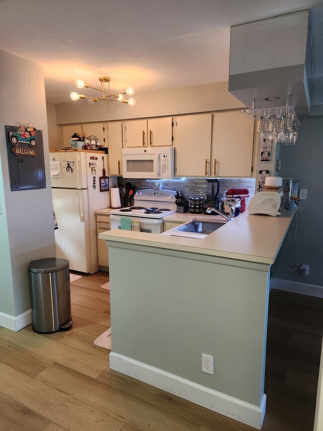 Building Photo - 2228 N Cypress Bend Dr