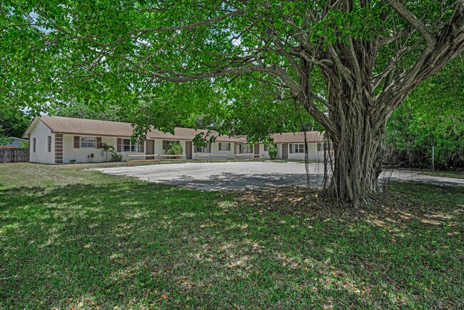 Building Photo - 732 Neil Rd