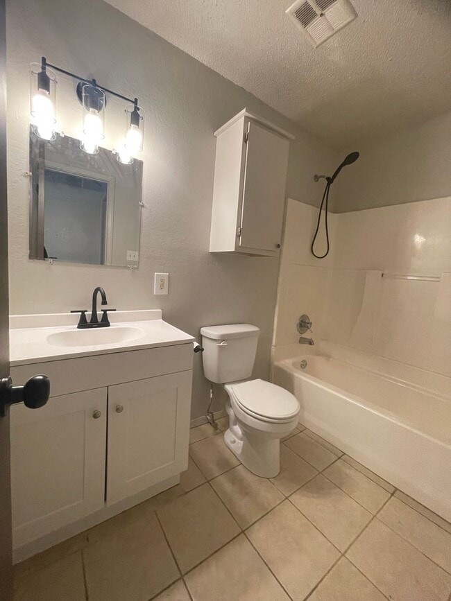 Building Photo - Cute Glenpool 3BD/1.5 BA near High School