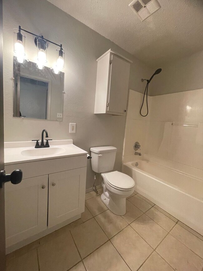 Foto del edificio - Cute Glenpool 3BD/1.5 BA near High School