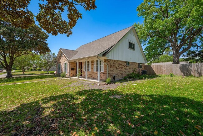 Building Photo - 9242 Rowan Ln