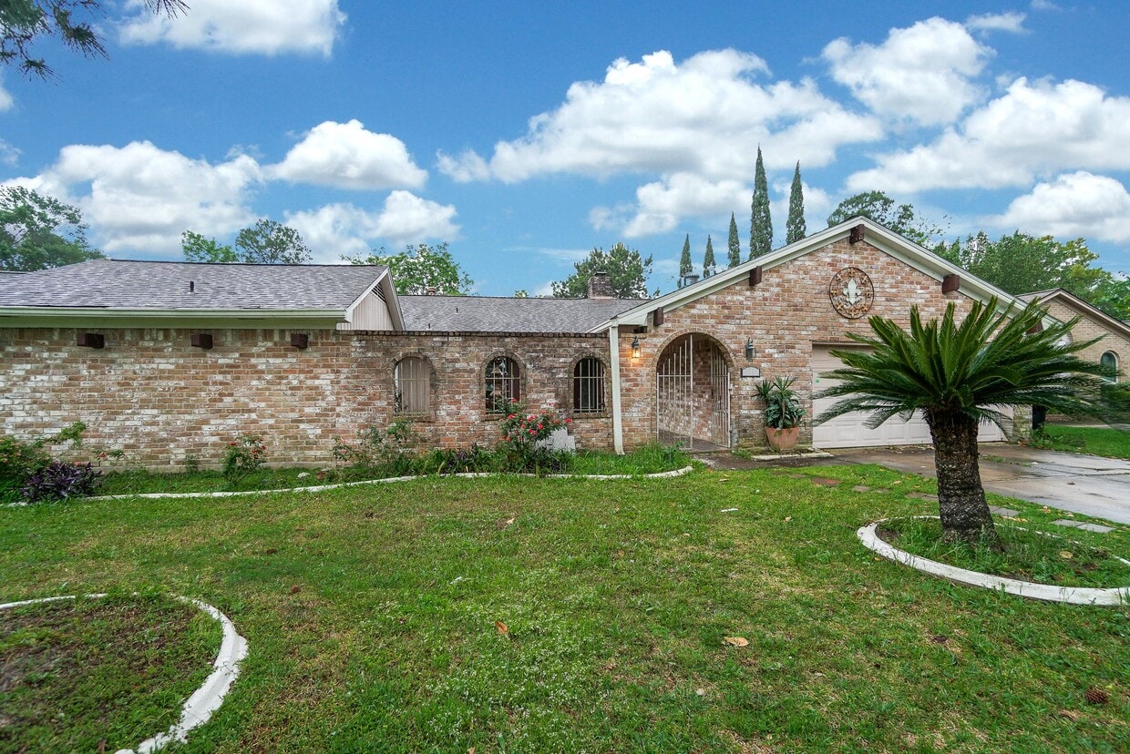 Primary Photo - 5611 Arncliffe Dr