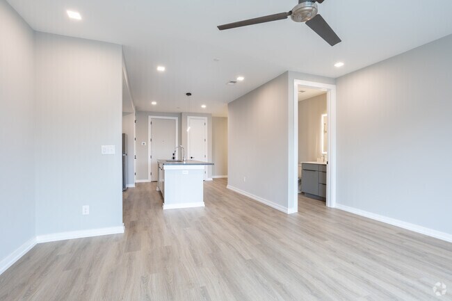 1 habitación, 1 baño - 758 pies cuadrados - Sala de estar - Mid Castle