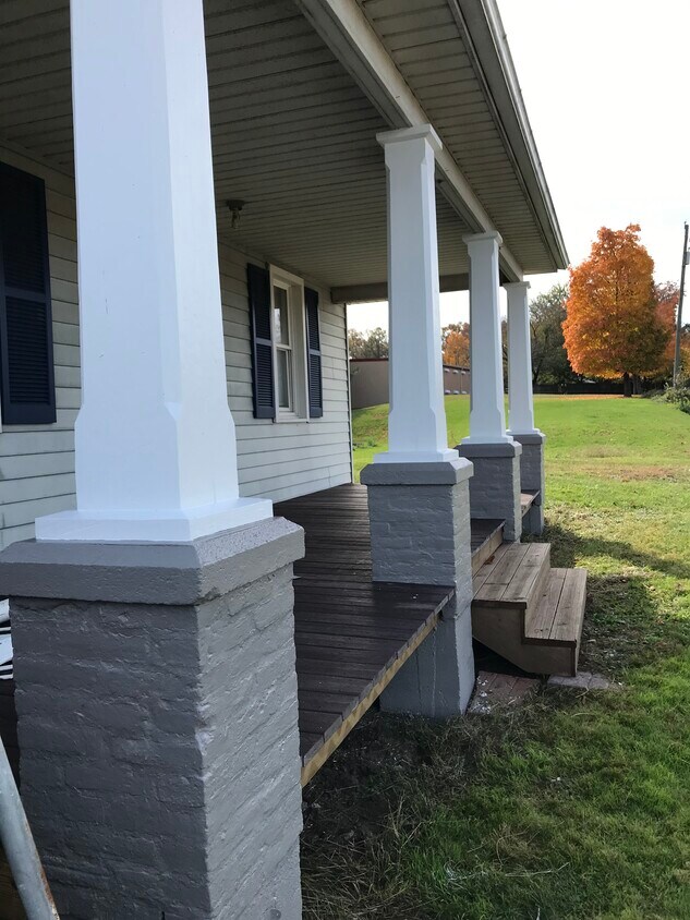 Front Porch - 2194 Bainbridge Rd