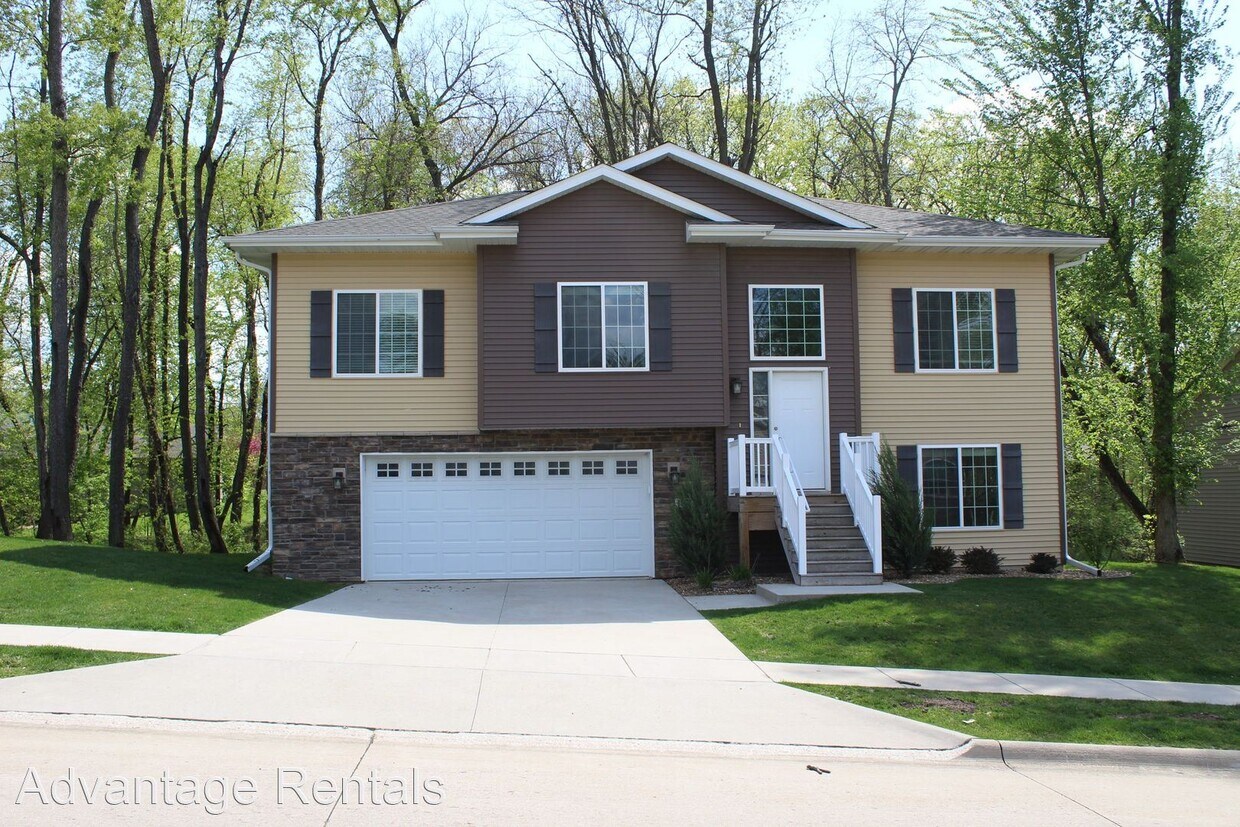 4 br, 3 bath House 1152 Manitou Trail House Rental in Iowa City, IA
