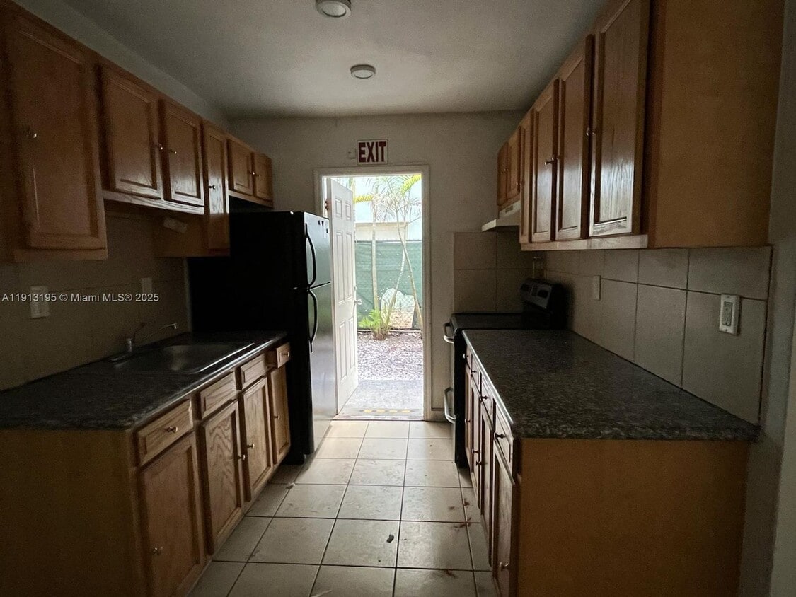 Primary Photo - 608 SW 16th Ave