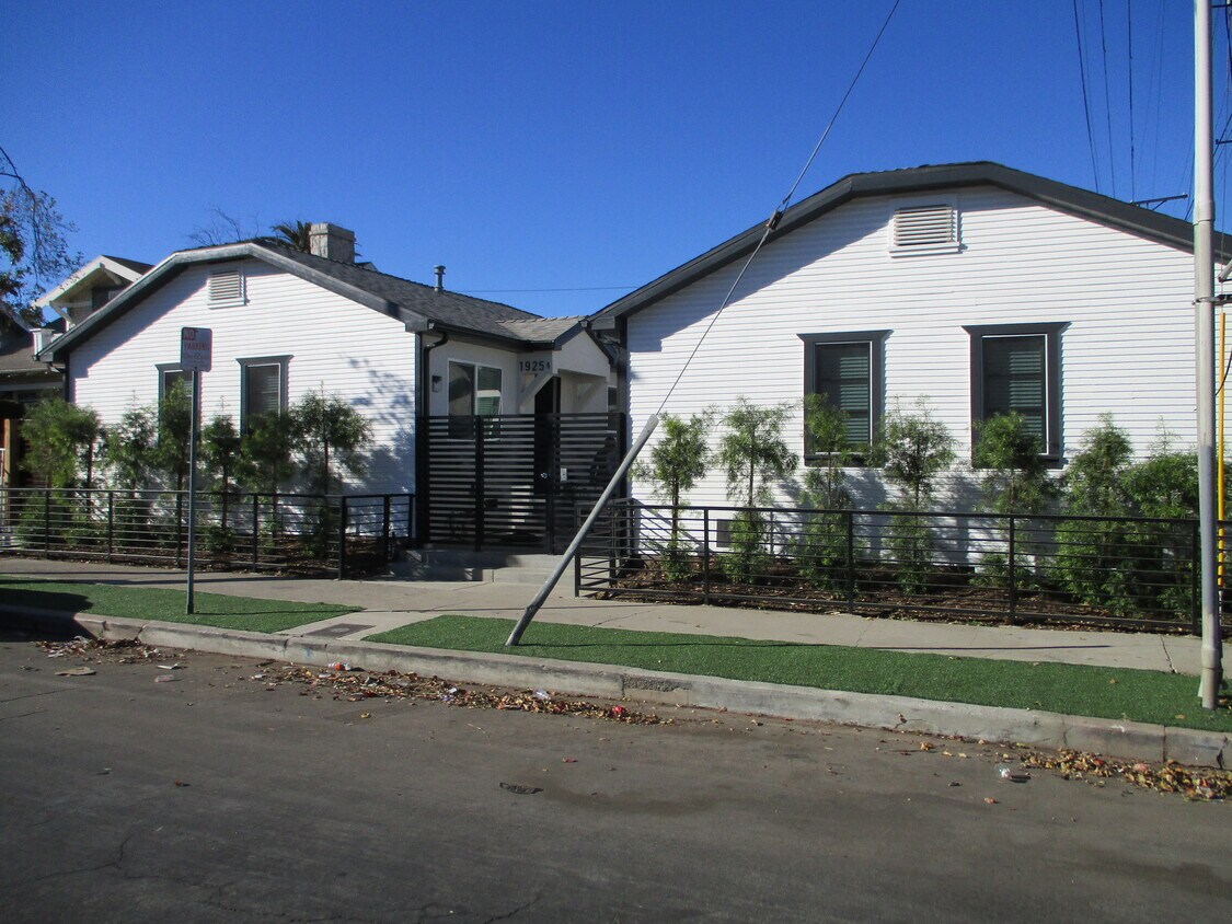Primary Photo - 1923 8th Ave