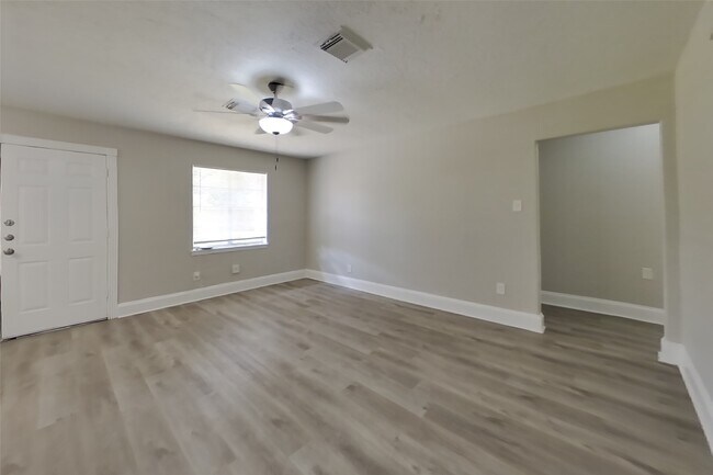 Foto del edificio - 4427 Oakside Dr