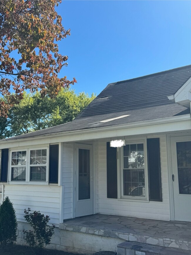 Building Photo - 1507 Massachusetts Ave